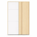 Armoire moderne à portes coulissantes avec penderie et étagères